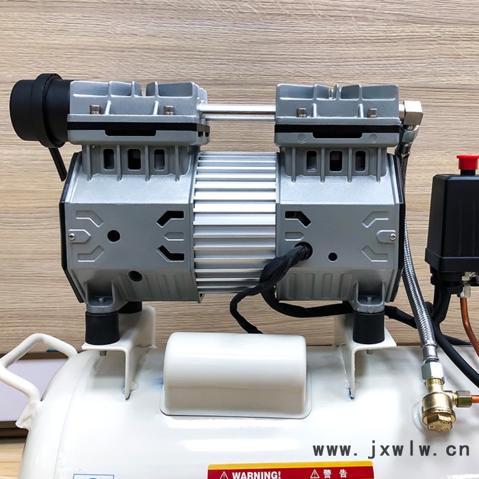 冠鋒靜音無油活塞式空壓機(jī) 220V小型無油空壓機(jī)木工噴漆牙科實(shí)驗室用活塞式小型無油空氣壓縮機(jī)深圳全無油壓縮機(jī)廠家批發(fā)