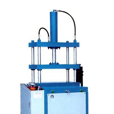 供應(yīng)廣東裁斷機(jī)、佛山下料機(jī)、四柱啤機(jī)、吸塑機(jī)、佛山鴻達(dá)裁斷機(jī)！