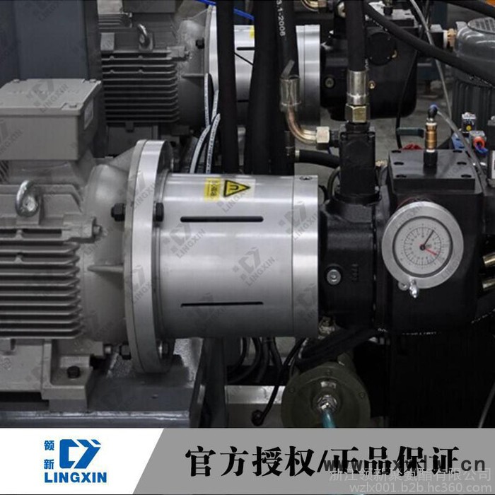 供應領新聚氨酯保溫水箱發(fā)泡機械    高壓發(fā)泡機   **