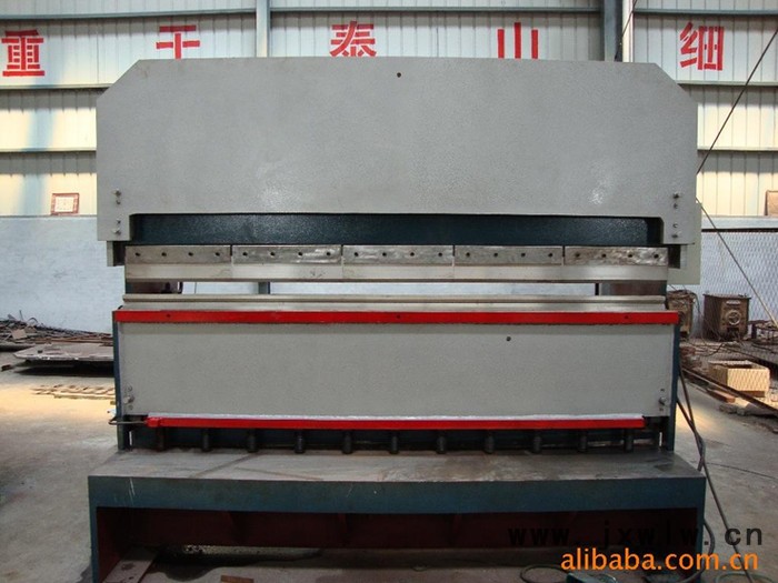 供應(yīng)QB12W67Y4000X100T**剪板折彎兩用機