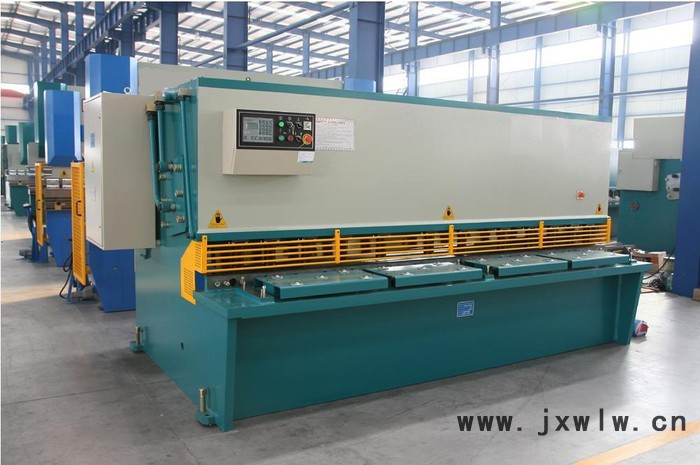 QC12K液壓擺式數(shù)控剪板機(jī) 買剪板機(jī)選鑫瑪特 剪板、折彎