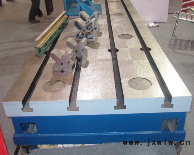 陜西鑄鐵平臺(tái) T型槽工作臺(tái) 陜西平板生產(chǎn)量具廠(chǎng)家批發(fā)