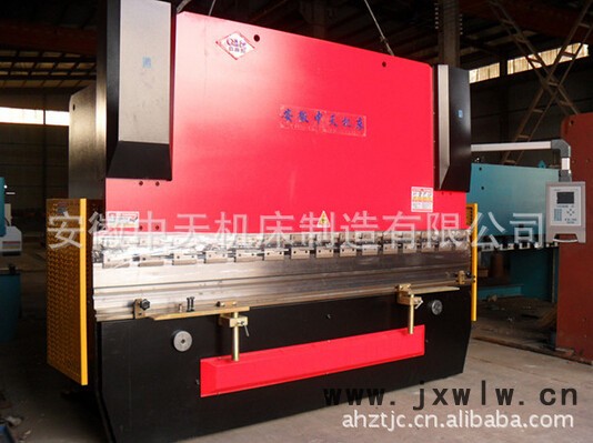 數(shù)控折彎?rùn)C(jī)  打造全球性價(jià)比的電液伺服全數(shù)控折彎?rùn)C(jī)WC67K-100T/3200