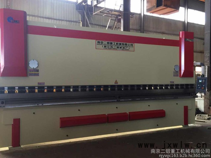 供應(yīng)二鍛重工WC67Y-160T/6000數(shù)控折彎機(jī)