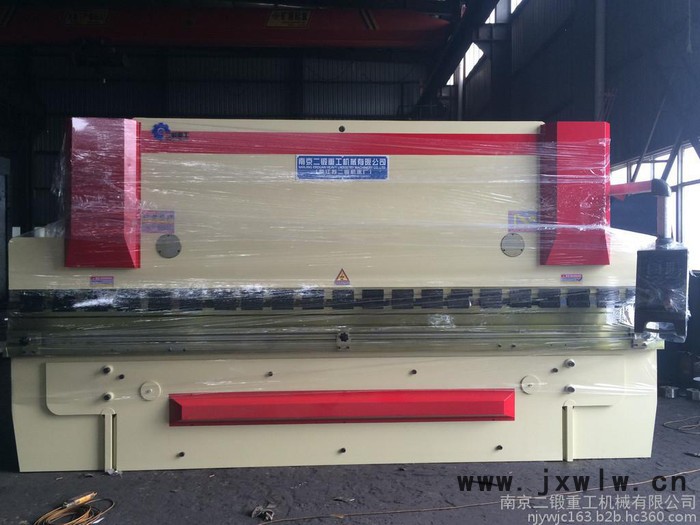 供應(yīng)二鍛重工WC67Y-125T/4500數(shù)控折彎機(jī)
