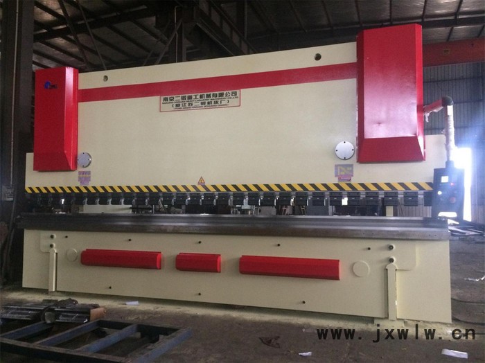**WC67K-300T/6000數(shù)控折彎機(jī)，大型