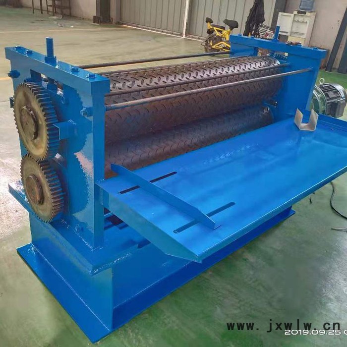重興1米壓花機(jī)     壓瓦機(jī)廠家    自動(dòng)壓花機(jī)   彩鋼瓦設(shè)備
