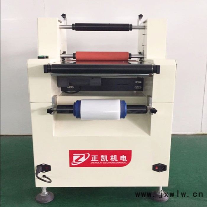小型覆膜機(jī)ZKFC-200用于玻璃蓋板自動(dòng)覆上 下保護(hù)膜覆膜裁切機(jī)