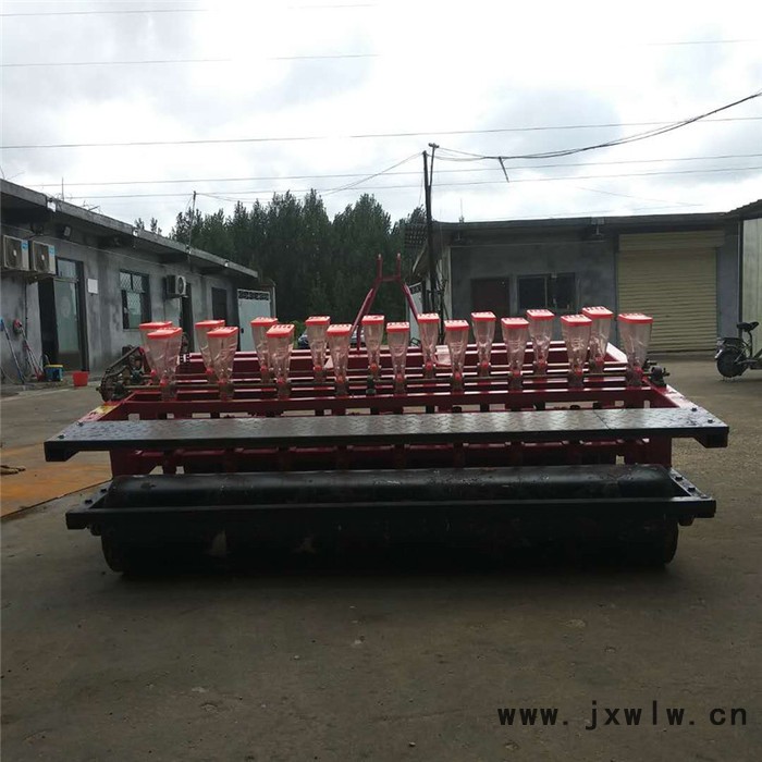 鋪膜精量播種機(jī) 慧聰機(jī)械廠家批發(fā) 種植花生播種覆膜機(jī)