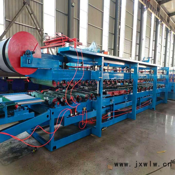 鋼結(jié)構(gòu)房屋頂瓦950巖棉復(fù)合機(jī)器 全自動(dòng)數(shù)控兩用復(fù)合板機(jī)發(fā)往內(nèi)蒙