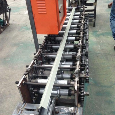 眾騰壓瓦機(jī)直接銷售復(fù)合機(jī)，陰角機(jī)及壓瓦機(jī)設(shè)備