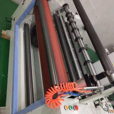 威翔瑞生產(chǎn)收卷分條機、自動分切機、自動開條機