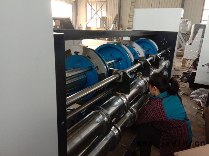 供應正奇2200轉讓紙箱機械-紙箱開槽機