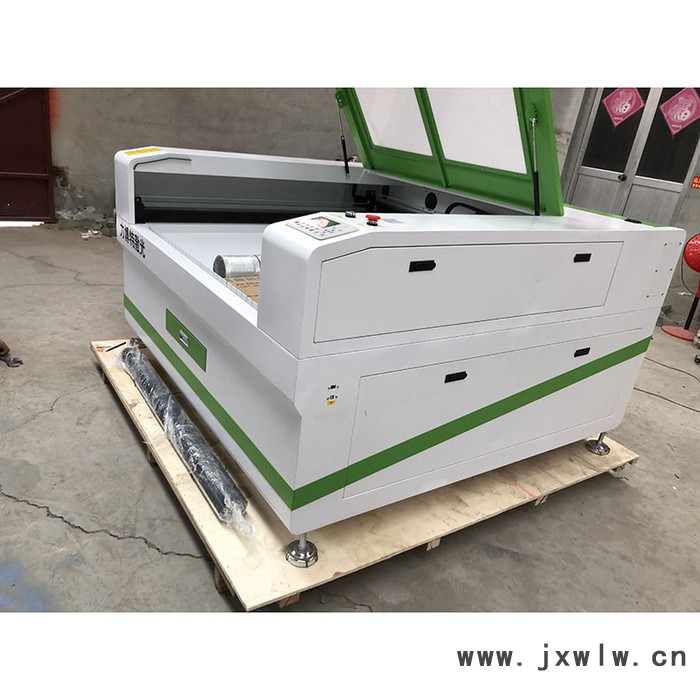 深雅1313激光切割機 數(shù)碼印花布料自動巡邊切割機 速度快省人工