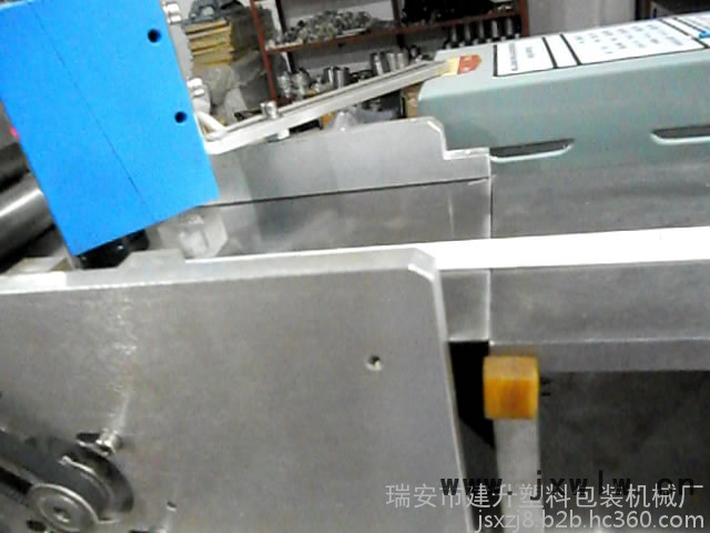 商標(biāo)切割機(jī) 帶類商標(biāo)切機(jī)