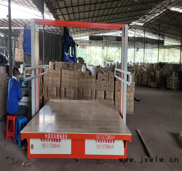 廠家供應(yīng) 泡沫圓弧切割機(jī) 羅馬柱底座切割機(jī) 窗套檐線切割機(jī)