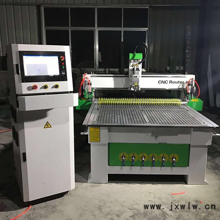 單頭木工開(kāi)料機(jī) 越隆 標(biāo)配單頭木工雕刻機(jī) 櫥柜門(mén)板全屋定制數(shù)控開(kāi)料機(jī) 速度快