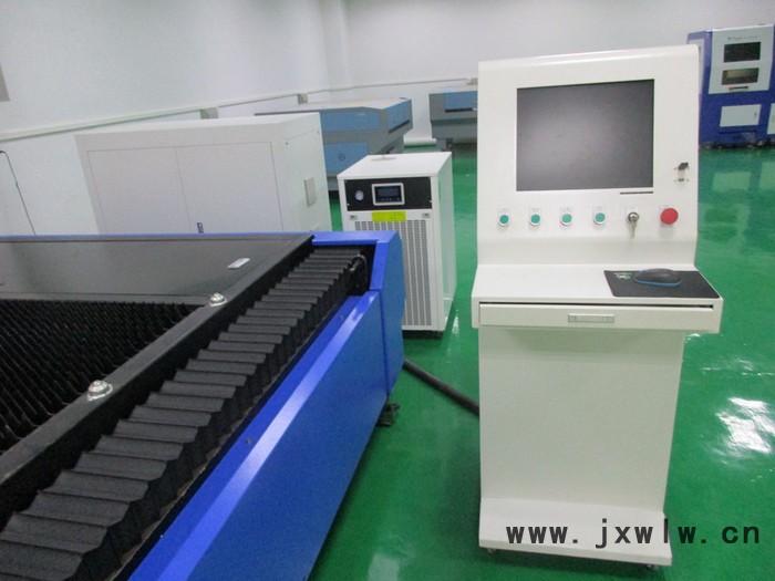 光纖激光切割機(jī)500W金屬鋼材亞克力布料玻璃廣告數(shù)控激光雕刻機(jī)