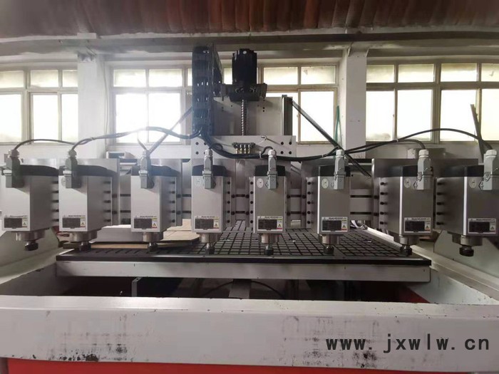 濟(jì)南祥鴻雕刻機(jī)  木工機(jī) 開料機(jī)廠家 生產(chǎn)定做各種浮雕機(jī) 廣告機(jī) 木工機(jī)