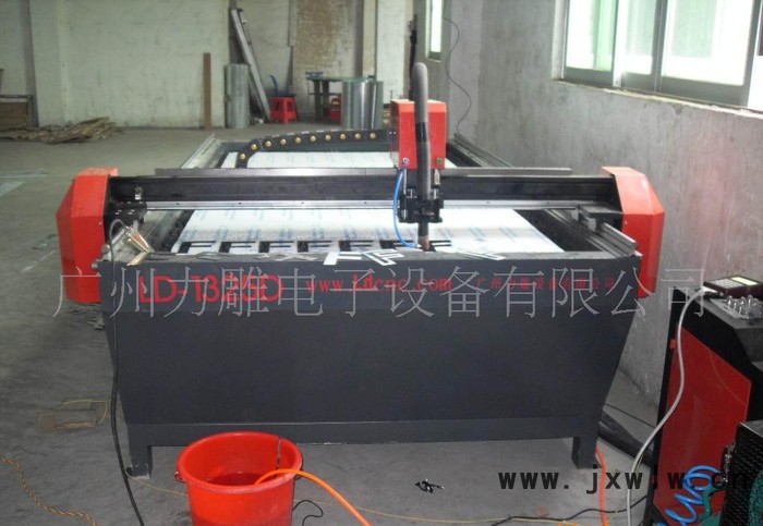 ,手柄控制金屬等離子切割機(jī)，高速切割機(jī)，高精度1325切割機(jī)