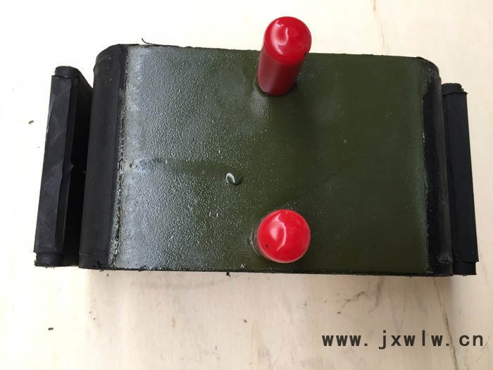 宇通配件發(fā)動機(jī)膠墊配件發(fā)動機(jī)膠墊