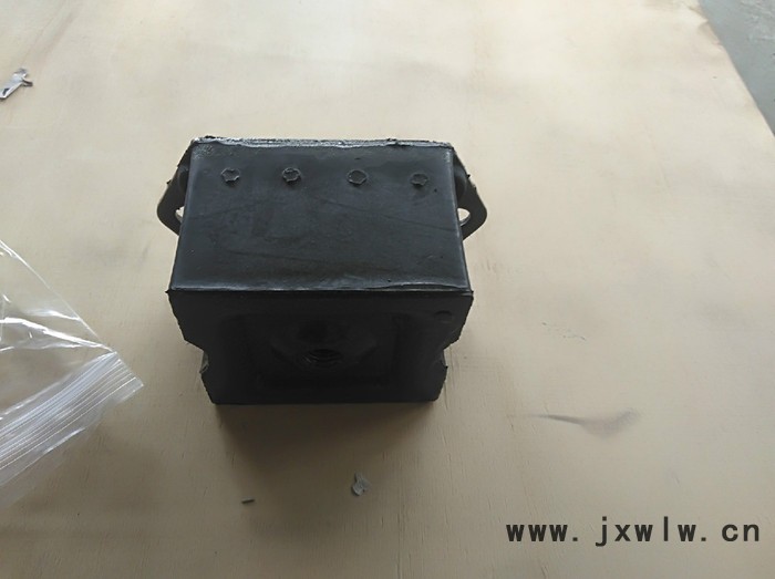 鄭州宇通客車配件3 524-00580 發(fā)動(dòng)機(jī)懸置膠墊 宇通原廠配件