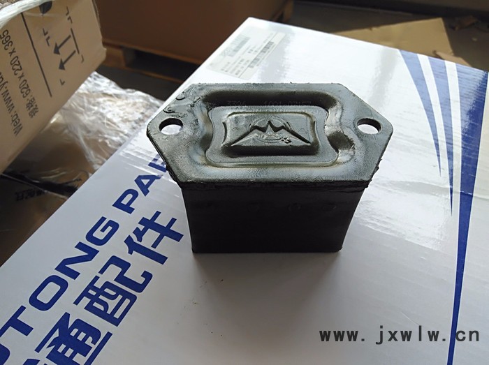宇通配件1001-07157 發(fā)動(dòng)機(jī)懸置膠墊