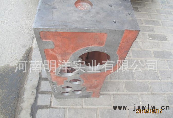 一拖東方紅拖拉機(jī)200P變速器，變速箱殼體