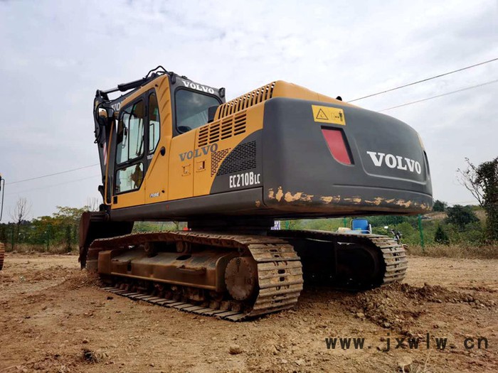 沃爾沃中型二手挖機(jī)210道依茨發(fā)動(dòng)機(jī)經(jīng)久耐用力氣大