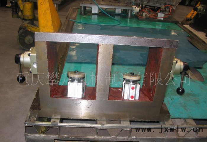 發(fā)動機(jī)缸頭加工工裝夾具