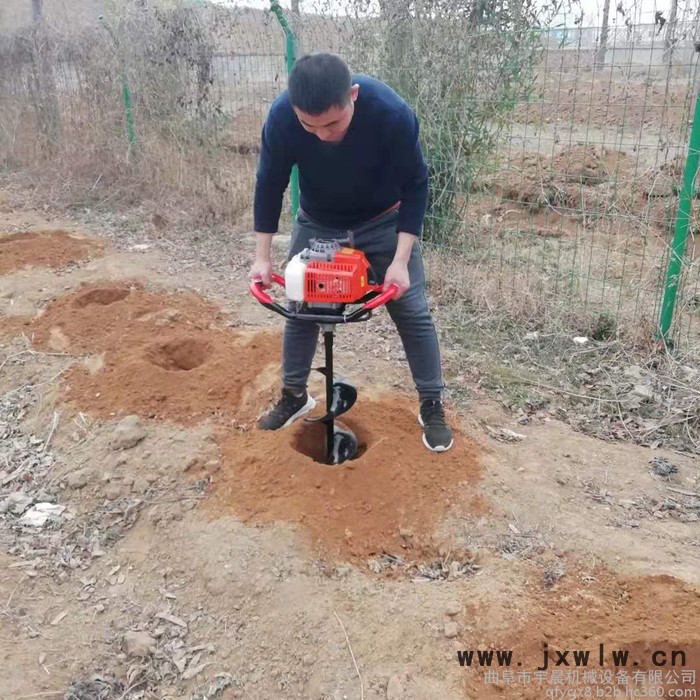 植樹挖穴機(jī) 300鉆頭四輪帶種樹打眼機(jī) 純汽油發(fā)動(dòng)機(jī)挖穴機(jī)批發(fā)