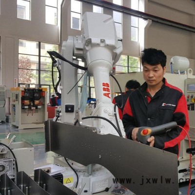 創(chuàng)研智能吸油煙機風道蝸殼組合智能（焊接）生產(chǎn)線，實現(xiàn)大規(guī)模自動化批量生產(chǎn)，空調(diào)風機、排風通氣風道通用，各種外殼體加工通用