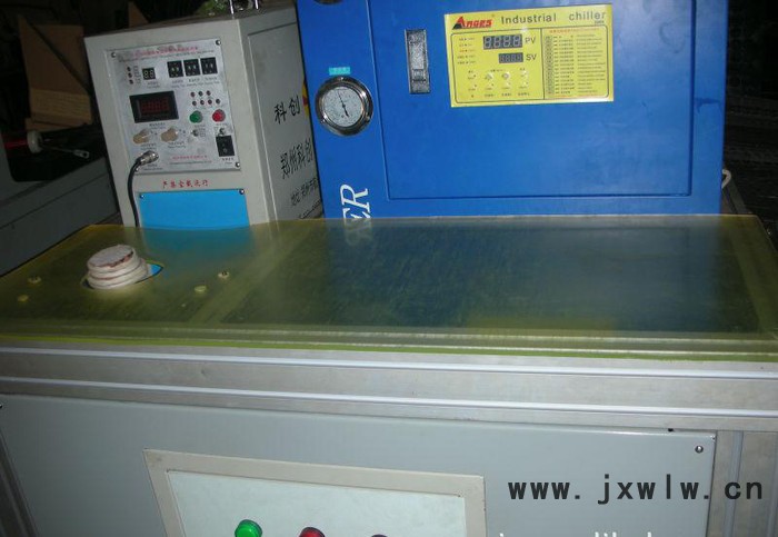 曲軸軸承熱裝機(jī),發(fā)動機(jī)箱體曲軸孔加熱輸送機(jī)