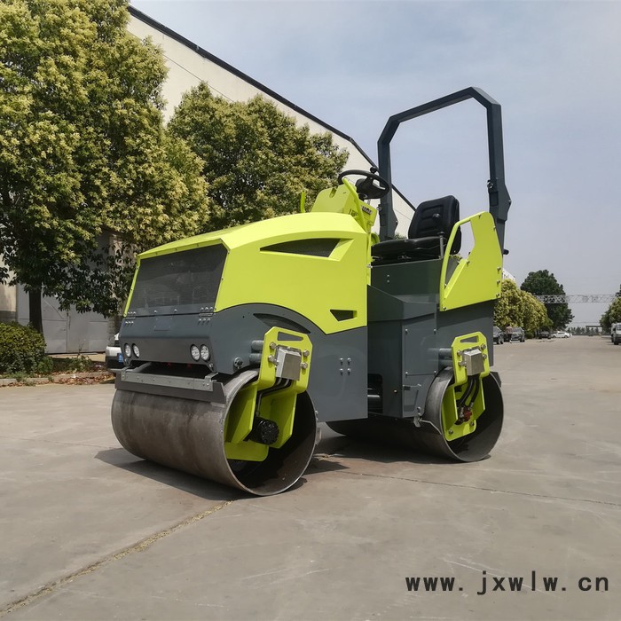 STORIKE3噸型全液壓振動(dòng)壓路機(jī) 常柴三缸水冷發(fā)動(dòng)機(jī)美國(guó)進(jìn)口驅(qū)動(dòng)馬達(dá)振動(dòng)馬達(dá) 用個(gè)五六年沒問題