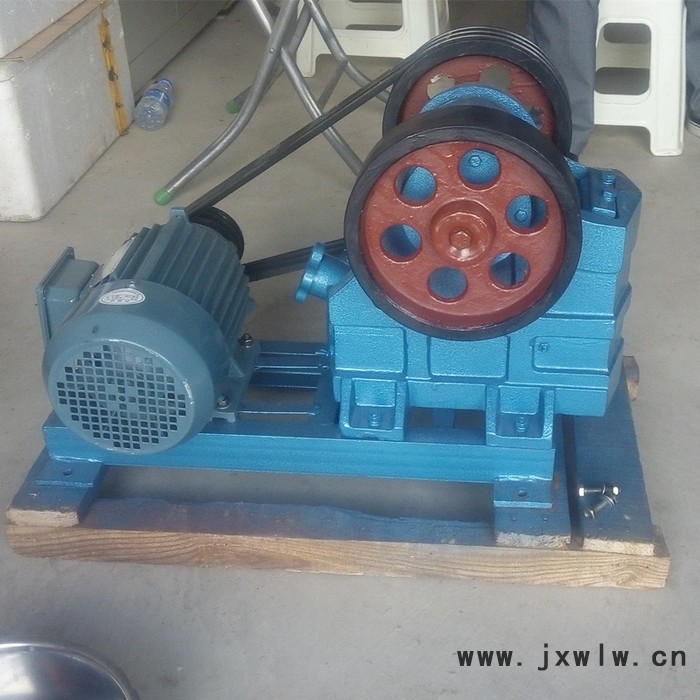 型號鄂式破碎機 一件起批 碎石機 大小型石料粉碎設(shè)備