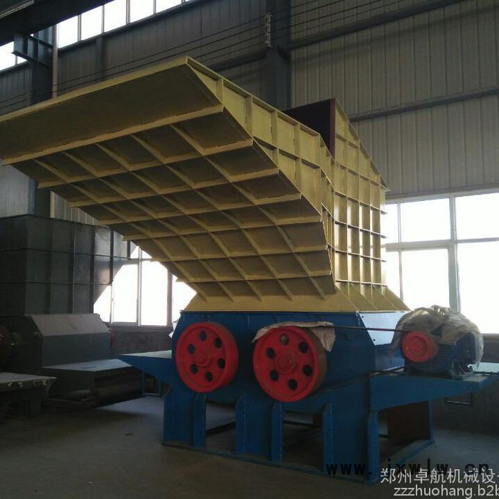 移動式樹根原木破碎機 圓盤式樹疙瘩樹枝粉碎機 竹竿粉碎設(shè)備