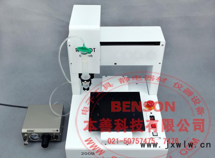 三軸自動(dòng)點(diǎn)膠機(jī)器人又叫桌面自動(dòng)點(diǎn)膠機(jī)器人，三軸工業(yè)機(jī)器人