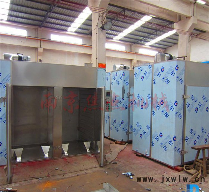 焦點(diǎn)專業(yè)生產(chǎn)藥用熱風(fēng)循環(huán)烘箱 箱式干燥設(shè)備食品行業(yè)熱風(fēng)烘箱