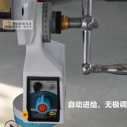 一臺(tái)山東炮塔銑床要什么價(jià)格？配置三軸數(shù)顯工作臺(tái)x走刀平口鉗