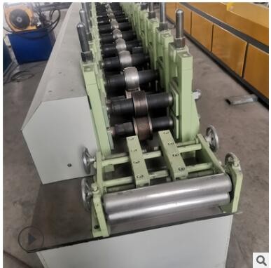 全自動C型鋼成型機自動定尺異形設(shè)備CZ冷彎壓型機液壓剪切C型鋼機